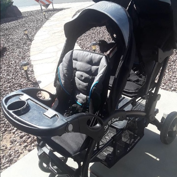 Double stroller - Picture 2 of 4